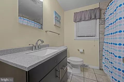 Bath - 814 Percheron Dr, Bear, DE 19701 photo 3 of 3