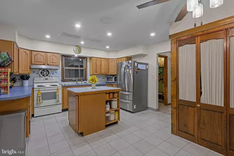 Kitchen - 814 Percheron Dr, Bear, DE 19701 photo 1 of 2