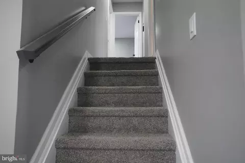 Entry Way - 15 Spinet Rd, Newark, DE 19713 photo 5 of 7