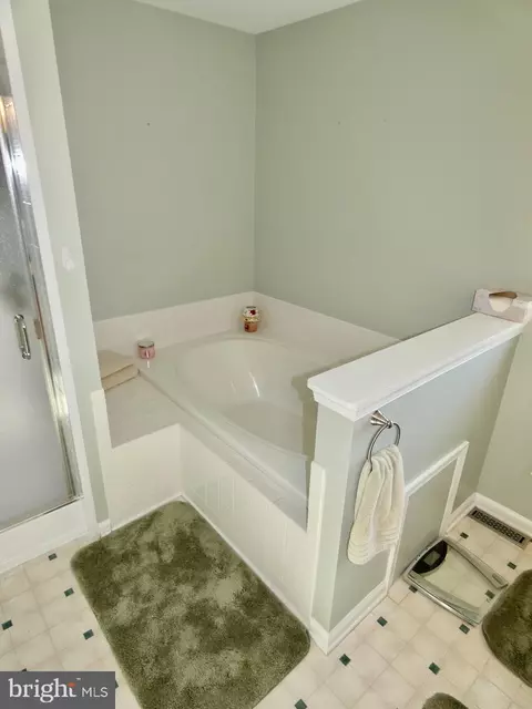 Bath - 123 Matthew Dr, Bear, DE 19701 photo 4 of 8