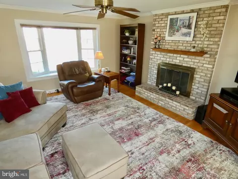 Living - 123 Matthew Dr, Bear, DE 19701 photo 9 of 9