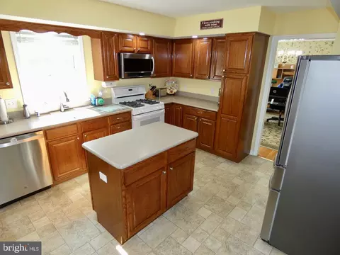 Kitchen - 123 Matthew Dr, Bear, DE 19701 photo 5 of 6