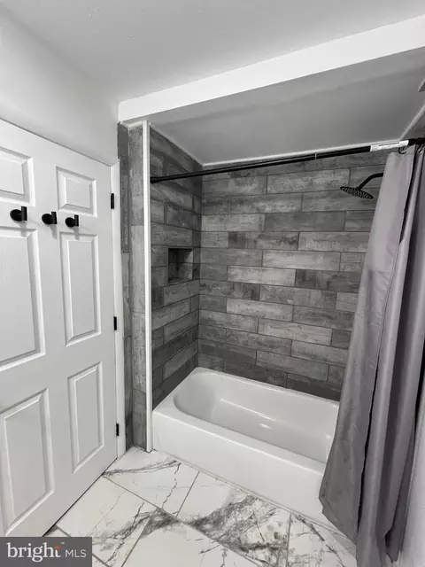 Bath - 2632 Epping Rd, Wilmington, DE 19810 photo 6 of 10