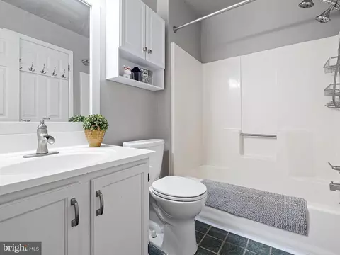 Bath - 135 E Green Valley Cir, Newark, DE 19711 photo 1 of 1