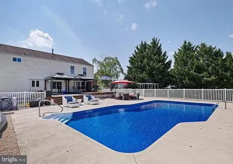 Exterior - 102 Dawn Dr, Middletown, DE 19709 photo 7 of 11