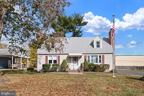 16 Peikin Ave, Newark, DE 19711