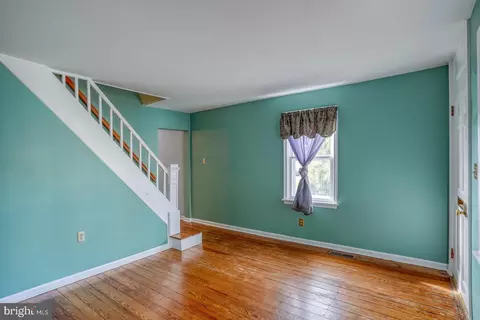Living - 207 E 2nd St, New Castle, DE 19720 photo 2 of 4