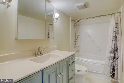 Bath - 207 E 2nd St, New Castle, DE 19720 photo 2 of 2