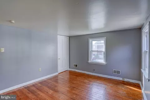 Living - 207 E 2nd St, New Castle, DE 19720 photo 4 of 4