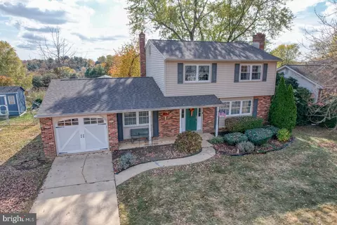 63 White Clay Cres, Newark, DE 19711