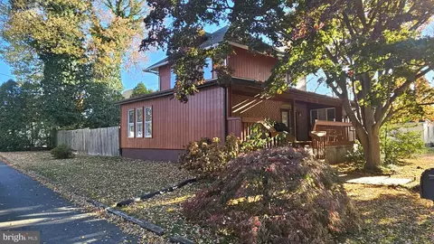 2 Willow Ln, Wilmington, DE 19809