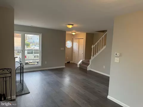 Living - 528 Concord Bridge Pl, Newark, DE 19702 photo 3 of 4