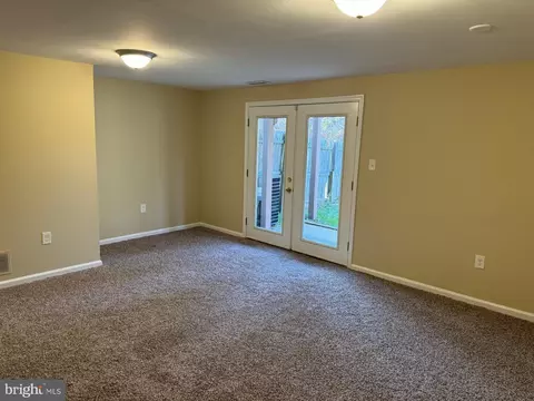 Living - 528 Concord Bridge Pl, Newark, DE 19702 photo 1 of 4