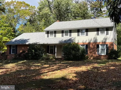 2 Crestfield Rd, Wilmington, DE 19810