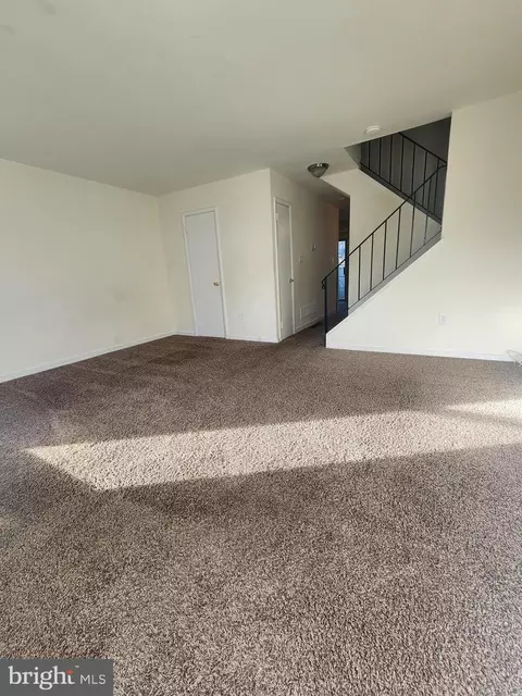 Living - 35 Fleming St, Newark, DE 19713 photo 1 of 2