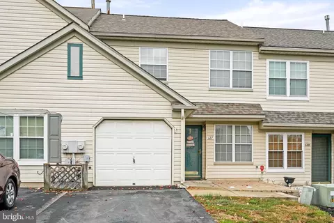 127 Stonebridge Blvd, New Castle, DE 19720