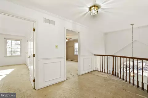 Entry Way - 113 E Wilkerdean, Newark, DE 19711 photo 4 of 4