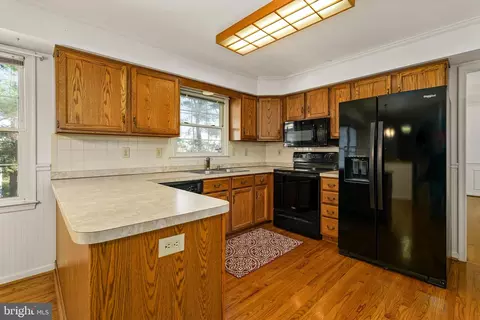 Kitchen - 113 E Wilkerdean, Newark, DE 19711 photo 2 of 3