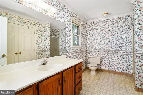 Bath - 113 E Wilkerdean, Newark, DE 19711 photo 2 of 2