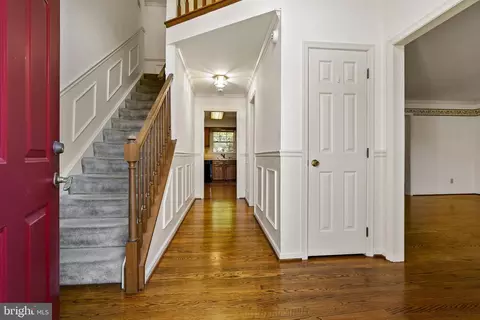 Entry Way - 113 E Wilkerdean, Newark, DE 19711 photo 1 of 4