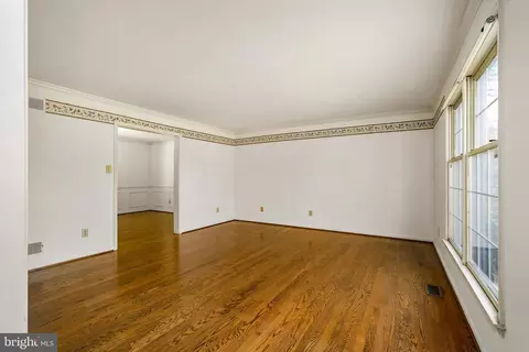Living - 113 E Wilkerdean, Newark, DE 19711 photo 1 of 3