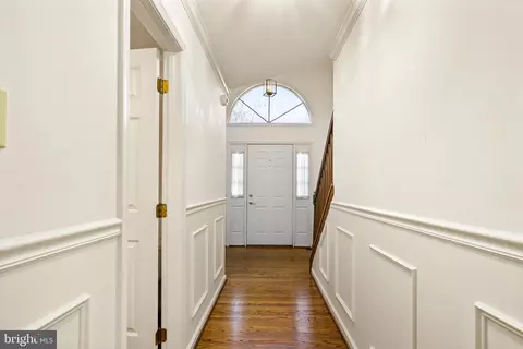 Entry Way - 113 E Wilkerdean, Newark, DE 19711 photo 2 of 4