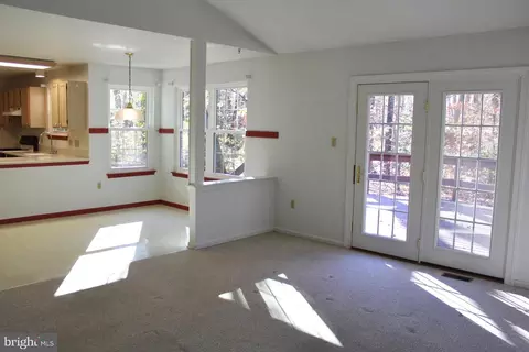 Living - 13 Split Rail Ln, Newark, DE 19702 photo 1 of 6