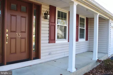 Exterior - 13 Split Rail Ln, Newark, DE 19702 photo 2 of 7