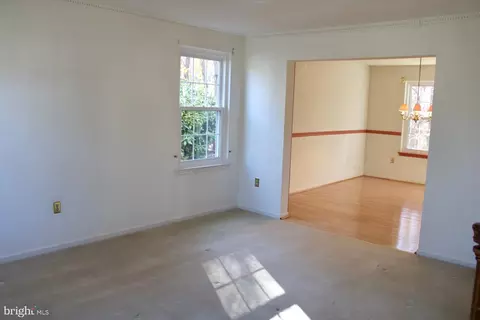 Living - 13 Split Rail Ln, Newark, DE 19702 photo 5 of 6