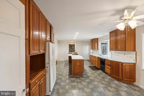Kitchen - 2 Blue Jay Dr, Newark, DE 19713 photo 1 of 4