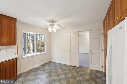 Entry Way - 2 Blue Jay Dr, Newark, DE 19713 photo 1 of 2