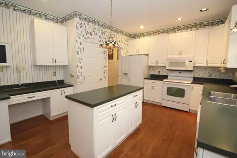 Kitchen - 302 Meadow Glen Dr, Bear, DE 19701 photo 1 of 3