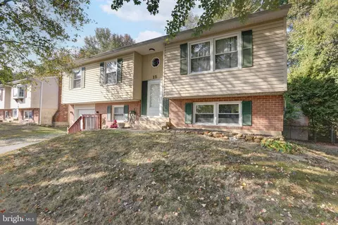 15 Evergreen Dr, Newark, DE 19702