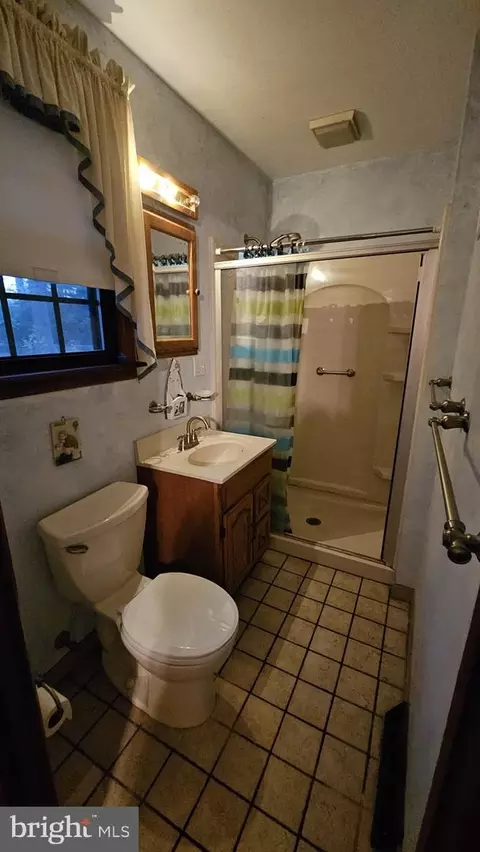 Bath - 123 Kingston Dr, Bear, DE 19701 photo 2 of 4