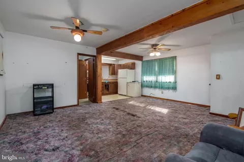 Living - 123 Kingston Dr, Bear, DE 19701 photo 1 of 2