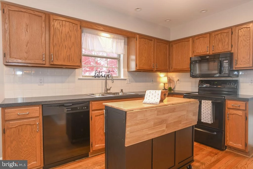 Kitchen - 234 Rushes Dr, Bear, DE 19701 photo 2 of 2