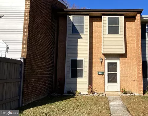 21 Sailboat Cir, Newark, DE 19702