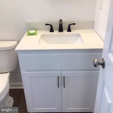Bath - 126 Hedgewick Dr, Newark, DE 19702 photo 1 of 5