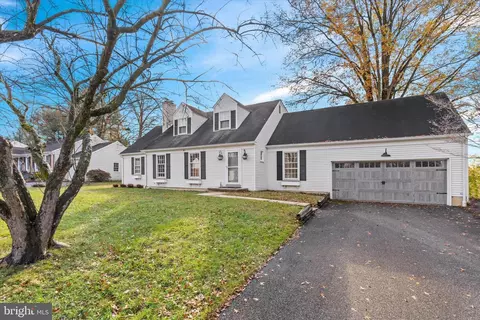 502 Briar Ln, Newark, DE 19711