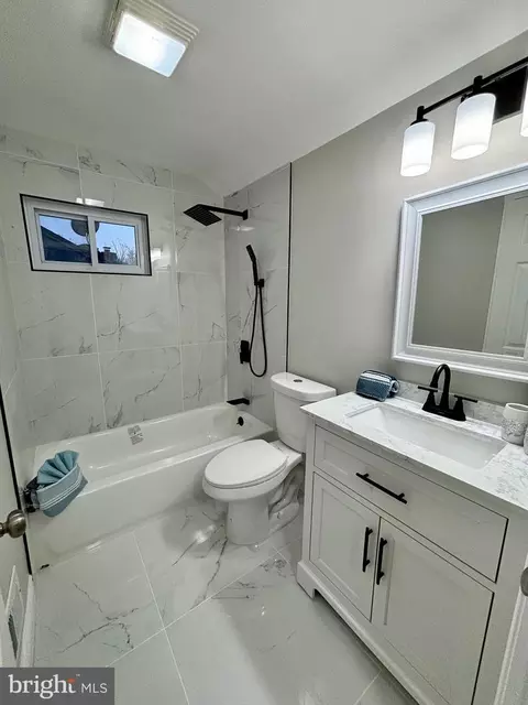 Bath - 152 Killoran Dr, New Castle, DE 19720 photo 1 of 3