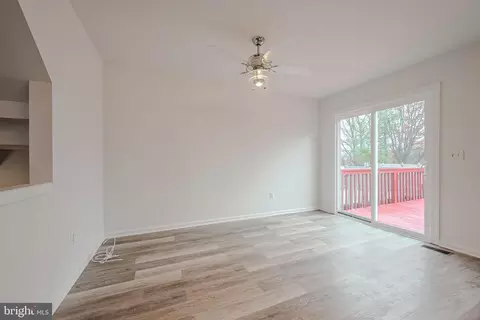 Living - 455 Feather Dr, Newark, DE 19702 photo 3 of 4