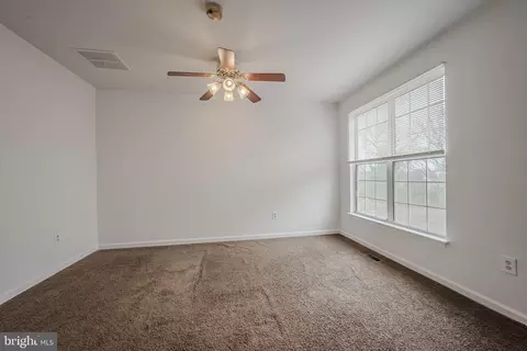Living - 455 Feather Dr, Newark, DE 19702 photo 4 of 4