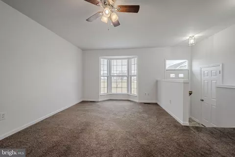 Living - 455 Feather Dr, Newark, DE 19702 photo 2 of 4