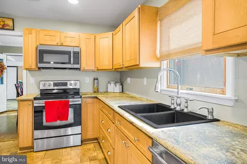 Kitchen - 354 Chestnut Ln, Townsend, DE 19734 photo 3 of 3