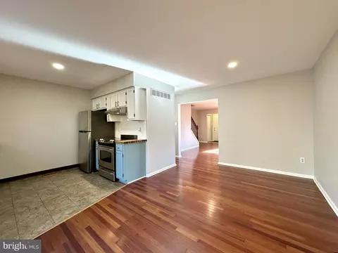 Living - 618 Candlestick Ln, Newark, DE 19702 photo 4 of 5
