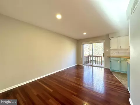 Living - 618 Candlestick Ln, Newark, DE 19702 photo 3 of 5