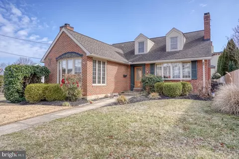 111 W 7th St, New Castle, DE 19720