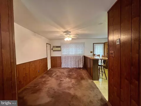 Living - 125 Garrett Rd, Newark, DE 19713 photo 2 of 2