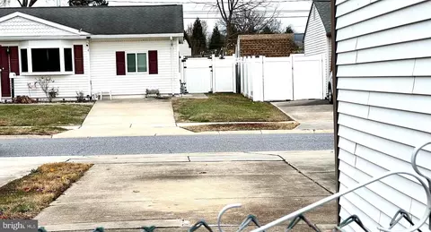 Exterior - 125 Garrett Rd, Newark, DE 19713 photo 5 of 6