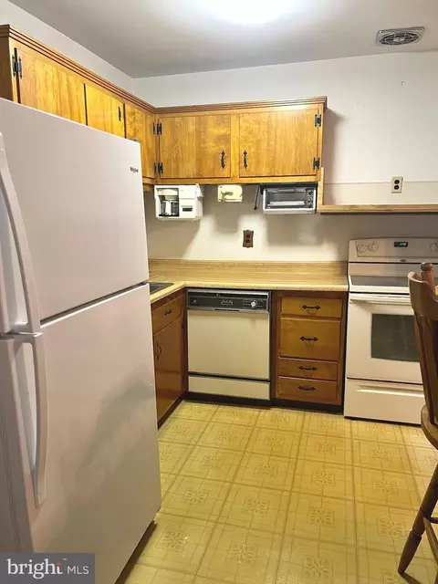 Kitchen - 125 Garrett Rd, Newark, DE 19713 photo 3 of 3